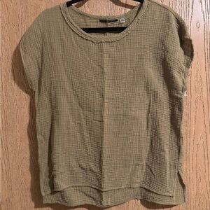 Women’s Tahari Size Medium Olive Green Distressed Edge Cotton Top Cap Sleeve